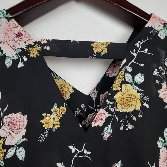 Maurices Large Black Floral Top - Picture 4 of 6